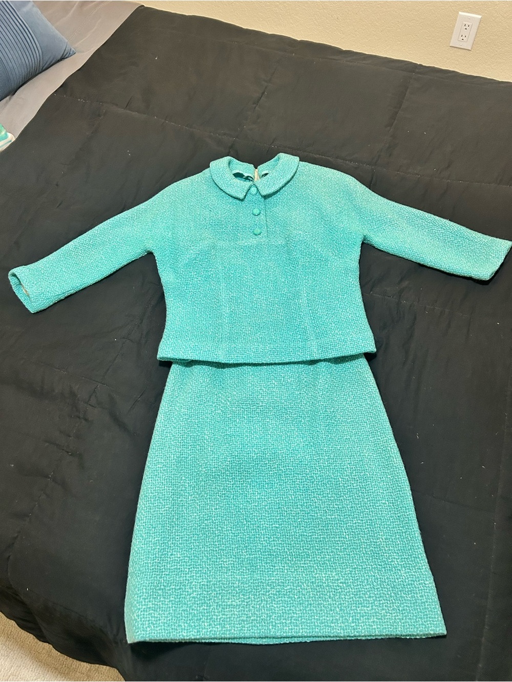 Vintage Two-Piece Teal Bouclé Skirt Suit